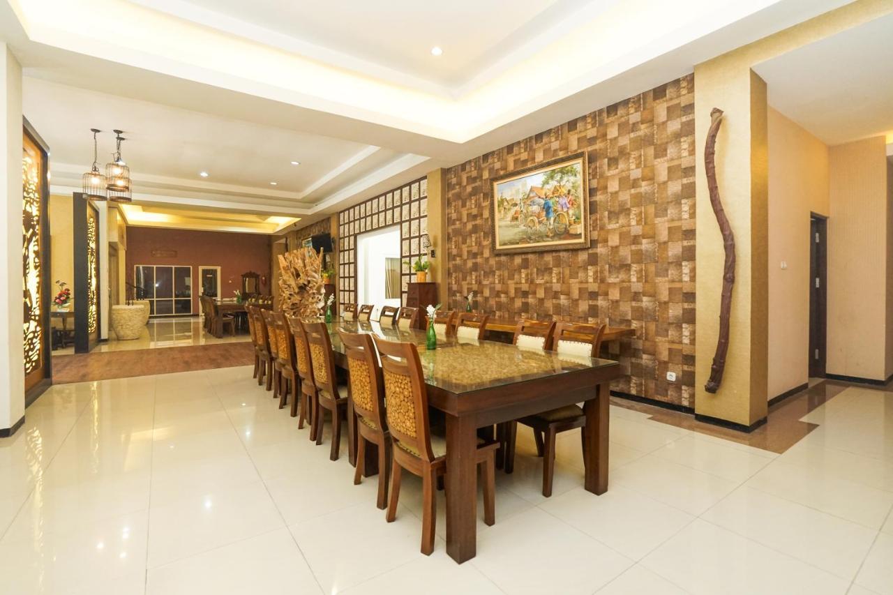 Oyo 282 Putri Utari Residence Malang Zewnętrze zdjęcie