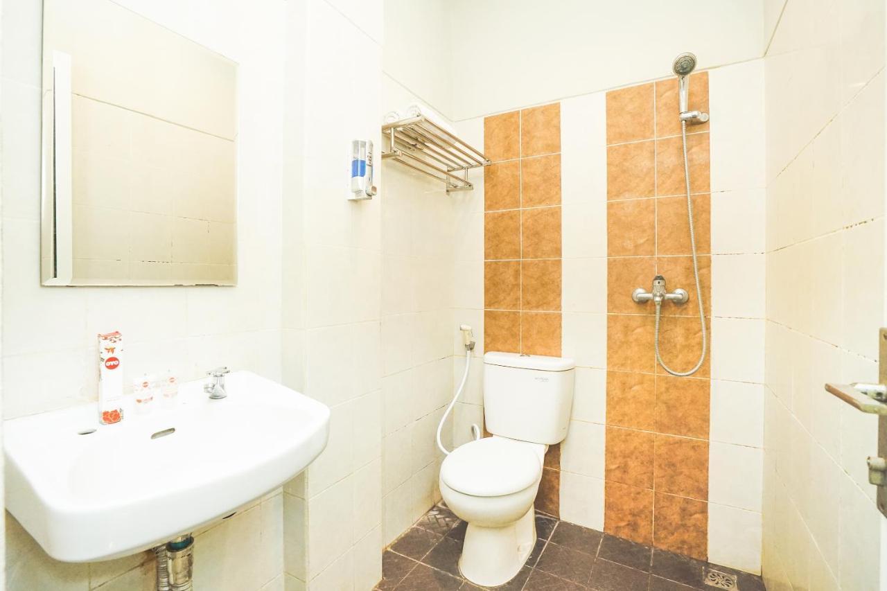 Oyo 282 Putri Utari Residence Malang Zewnętrze zdjęcie